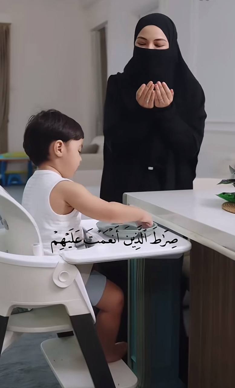 Neelofa Tunjuk muka Bilal