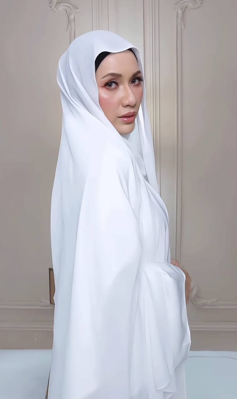 zara zya Diketawakan di lokasi penggambaran