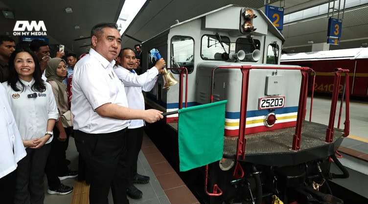 Fikirkan rakyat! Tak sanggup biar tunggu lama, Shuttle Selatan guna tren diesel – Anthony Loke Fikirkan rakyat! Tak sanggup biar tunggu lama, Shuttle Selatan guna tren diesel – Anthony Loke