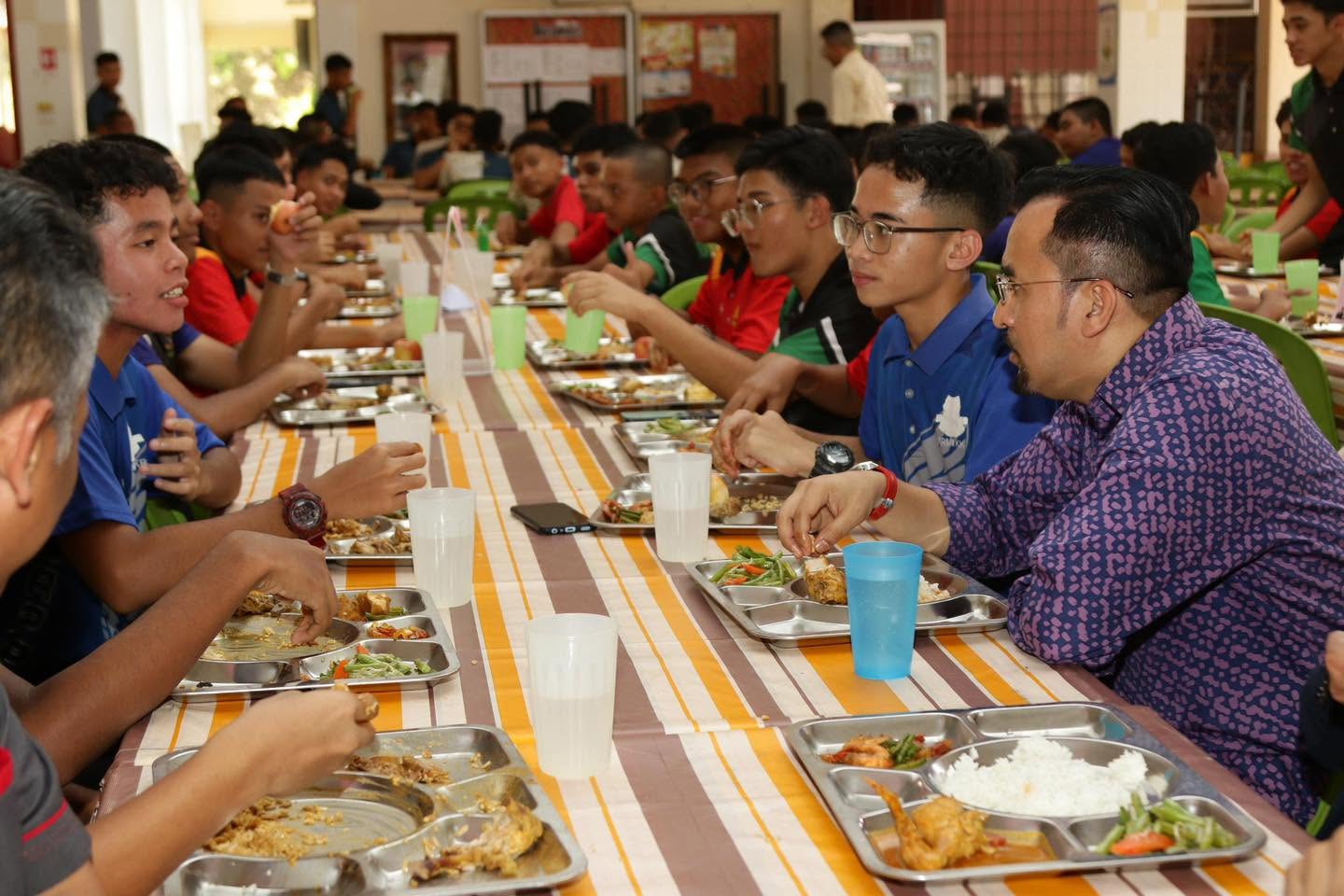 Kurang aduan makanan di MRSM, Asyraf Wajdi dakwa usaha ‘pecahkan kartel’ mula berkesan Kurang aduan makanan di MRSM, Asyraf Wajdi dakwa usaha ‘pecahkan kartel’ mula berkesan