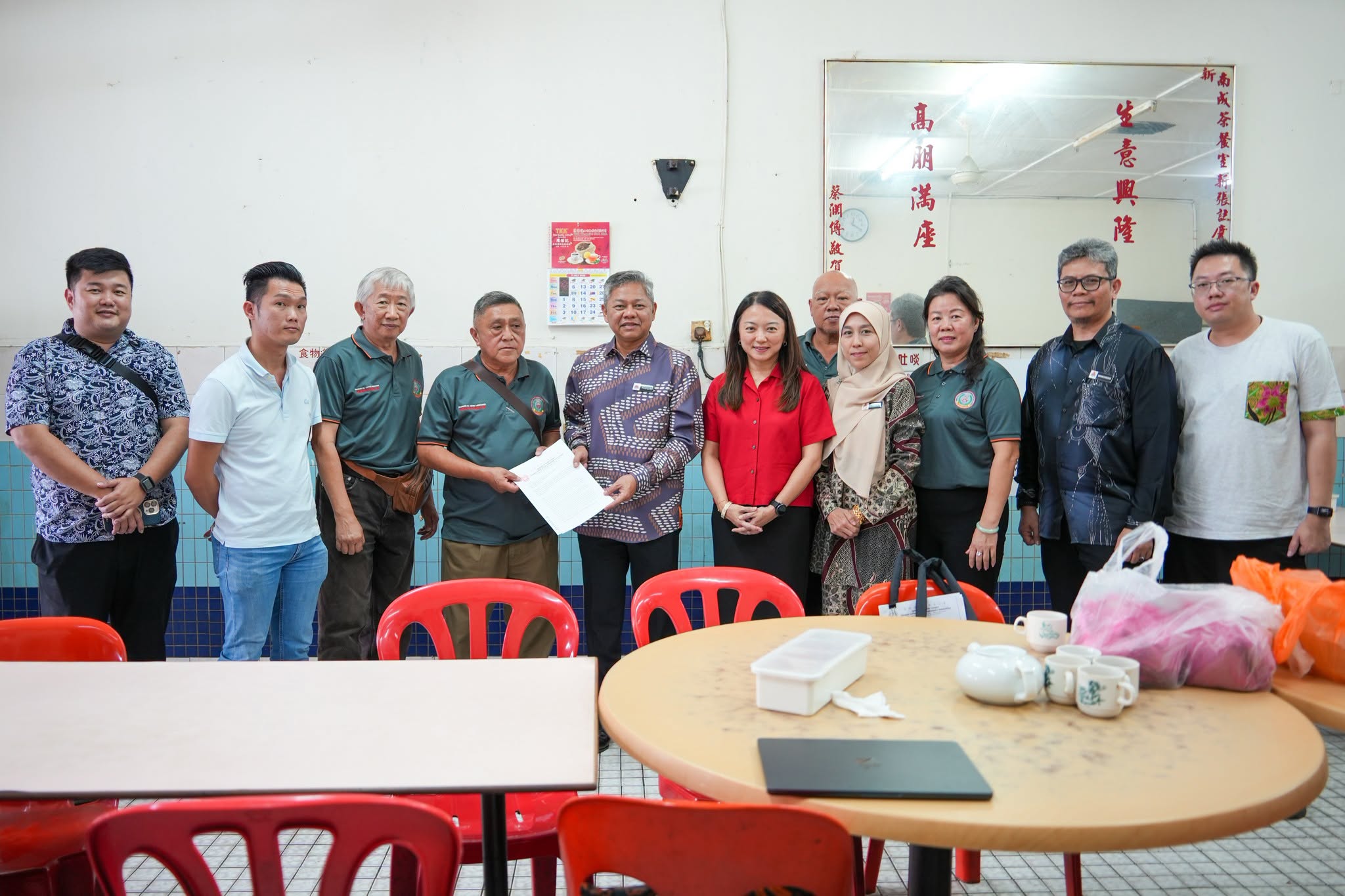 Hanya RM30 sebulan sahaja! DBKL permudah permit meja dan kerusi di kaki lima Hanya RM30 sebulan sahaja! DBKL permudah permit meja dan kerusi di kaki lima