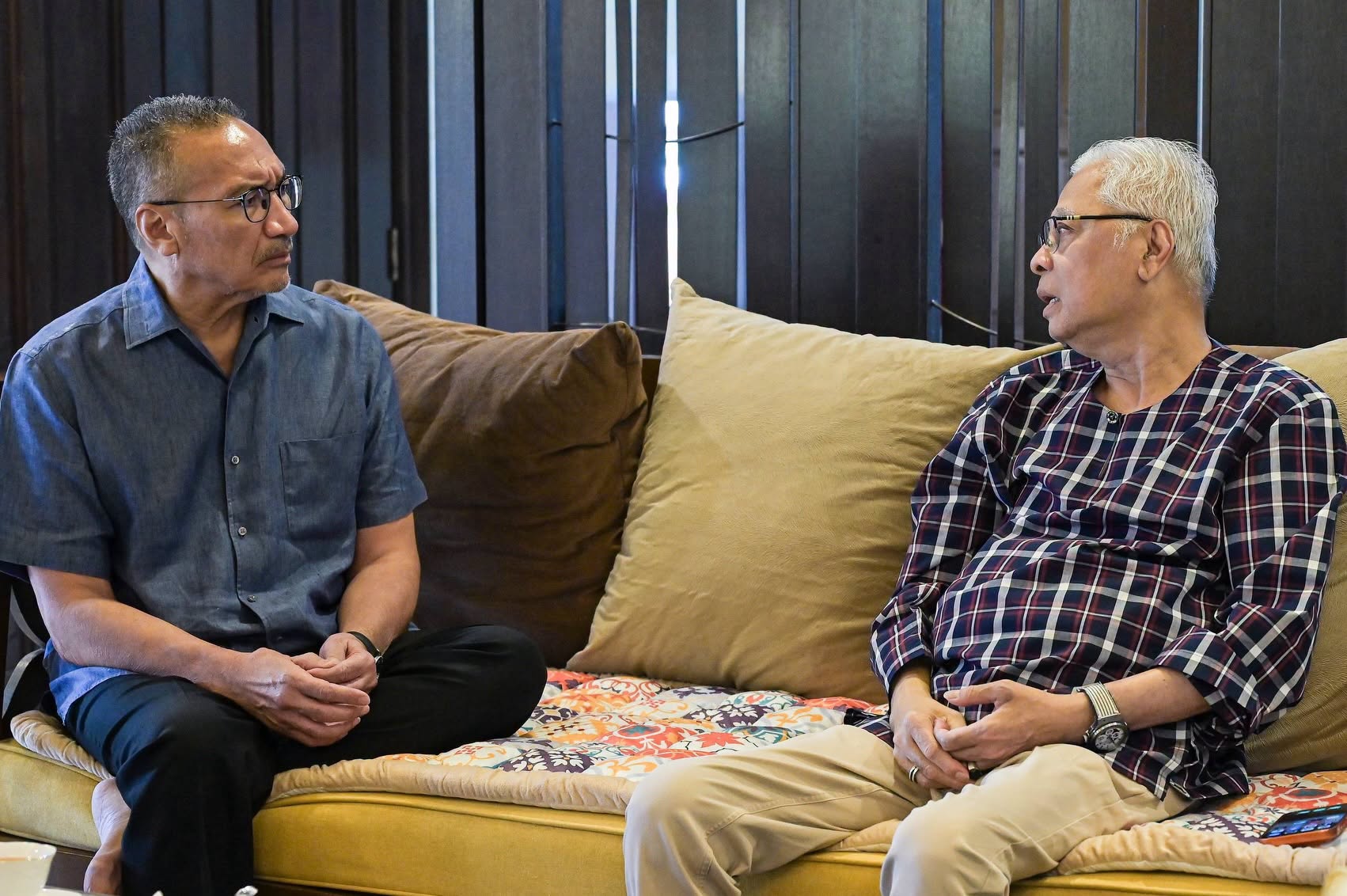 Hishammuddin ziarah Ismail Sabri, titip doa segera kembali pulih Hishammuddin ziarah Ismail Sabri, titip doa segera kembali pulih