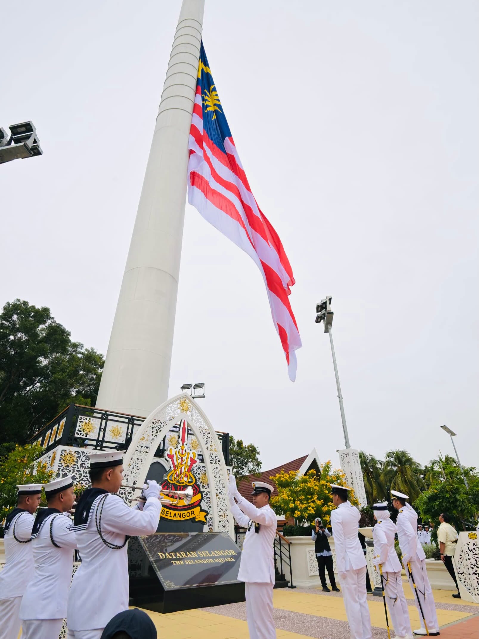 Jalur Gemilang simbol perpaduan! Milik seluruh rakyat Malaysia, kita perlu bangga – Sultan Selangor Jalur Gemilang simbol perpaduan! Milik seluruh rakyat Malaysia, kita perlu bangga – Sultan Selangor