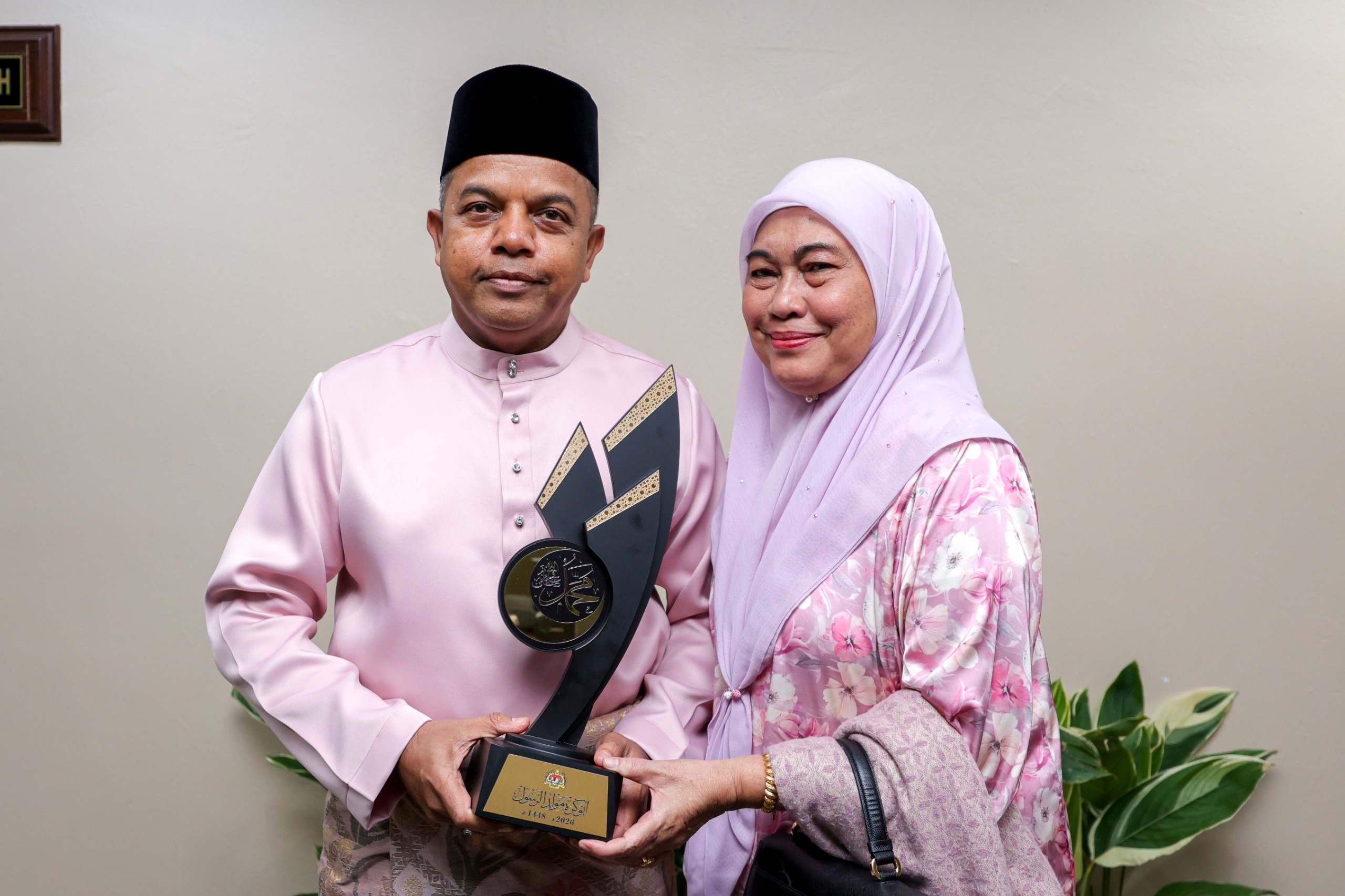 Ayob Khan dinobatkan Tokoh Wira Negara sempena Maulidur Rasul 2026 Ayob Khan dinobatkan Tokoh Wira Negara sempena Maulidur Rasul 2026