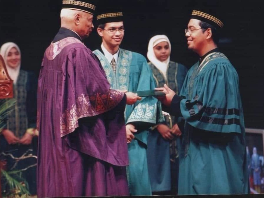 “Saya hanyalah anak kampung yang membesar di FELDA” -Menteri Agama “Saya hanyalah anak kampung yang membesar di FELDA” -Menteri Agama