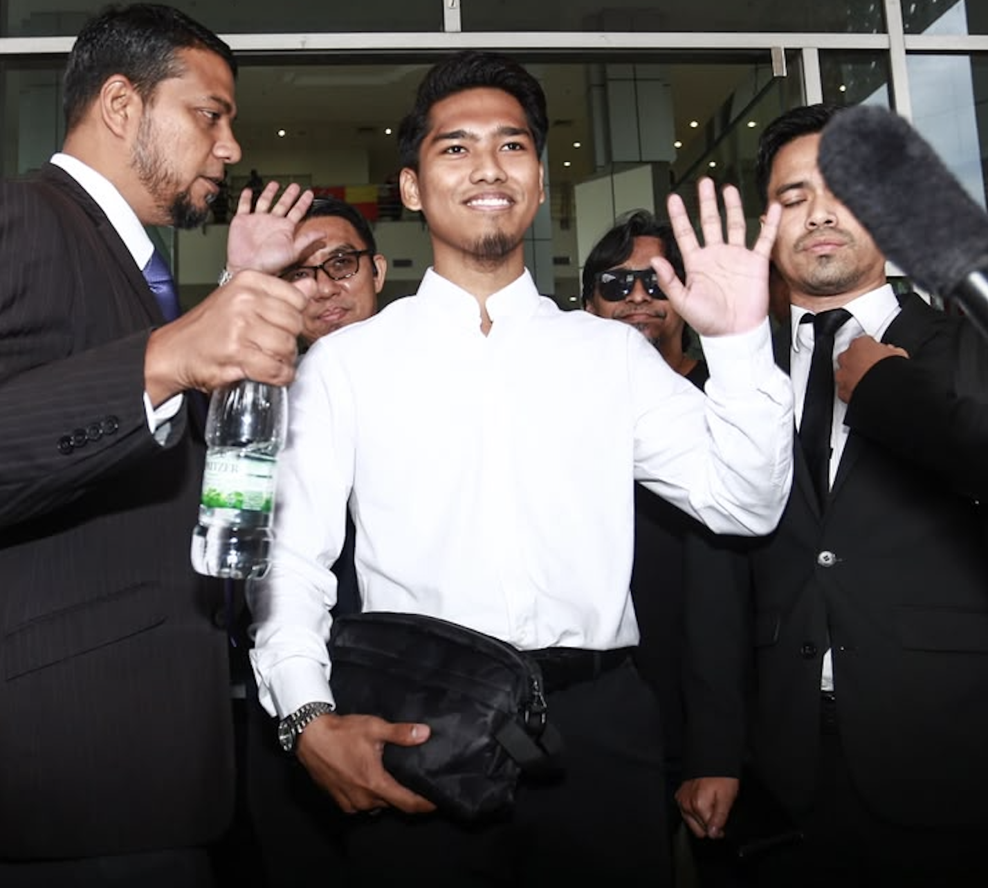 Dua individu termasuk wanita dipercayai pemilik anjing Rocky didakwa di mahkamah hari ini Dua individu termasuk wanita dipercayai pemilik anjing Rocky didakwa di mahkamah hari ini