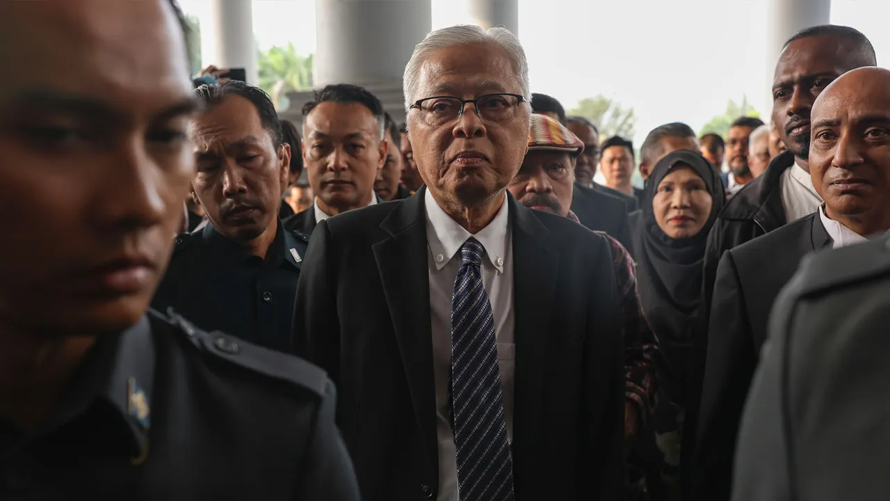 Ismail Sabri didakwa gagal isytihar harta RM14 juta, mata wang asing dan 5kg jongkong emas Ismail Sabri didakwa gagal isytihar harta RM14 juta, mata wang asing dan 5kg jongkong emas