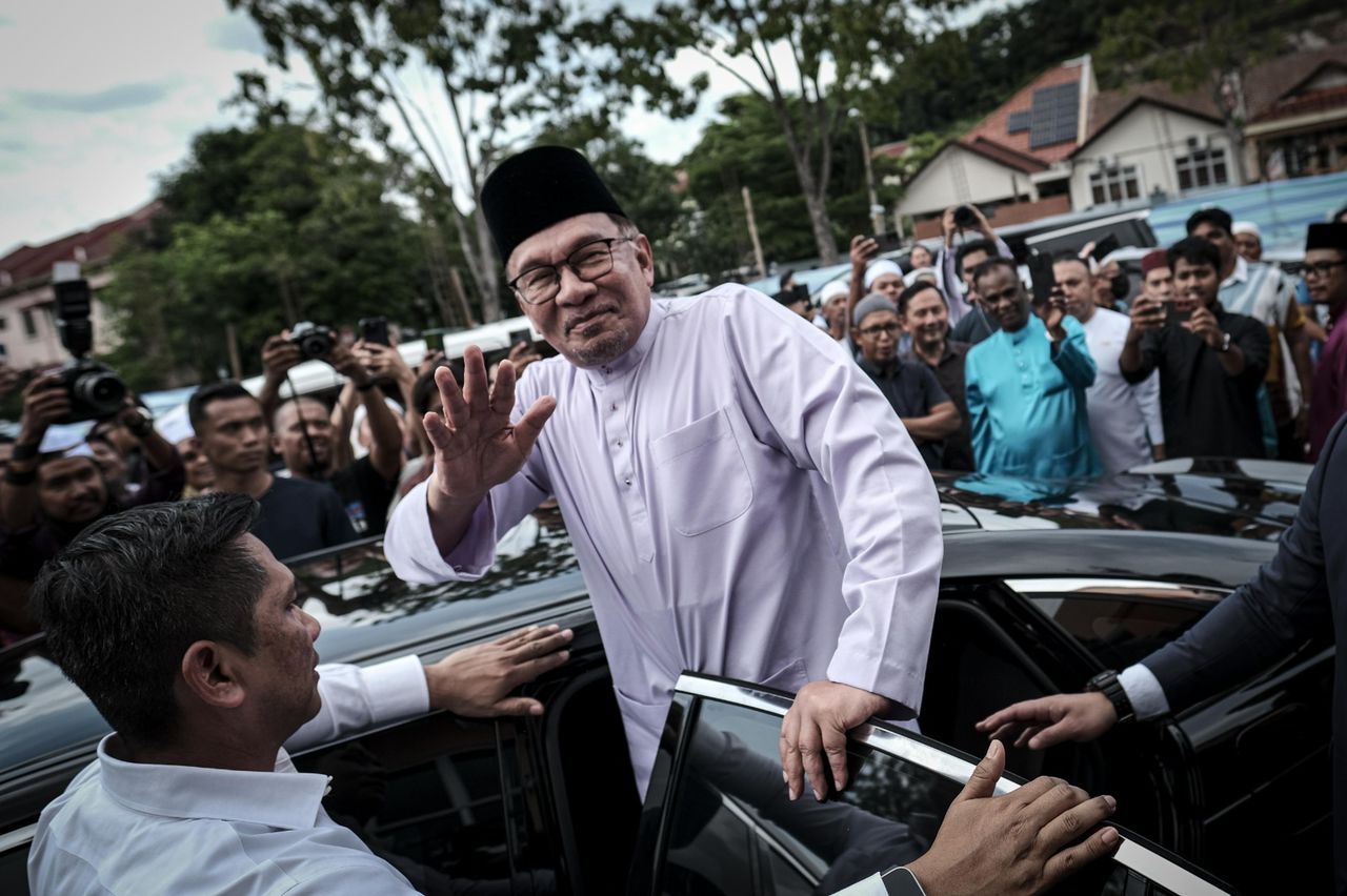 PM Anwar serah surat Saravanan kepada SPRM, AGC PM Anwar serah surat Saravanan kepada SPRM, AGC