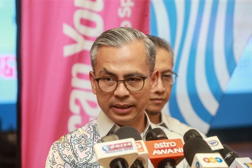 Tindakan bijak & tepat! Fahmi puji BERSATU bahas RCI TH -“Berbeza dengan sikap parti pembangkang lain” Tindakan bijak & tepat! Fahmi puji BERSATU bahas RCI TH -“Berbeza dengan sikap parti pembangkang lain”