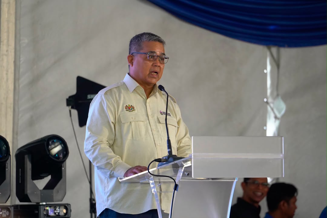 Legasi Tun Abdul Razak terus jadi asas bina negara bangsa, kukuh perpaduan rakyat – Aaron Ago Legasi Tun Abdul Razak terus jadi asas bina negara bangsa, kukuh perpaduan rakyat – Aaron Ago