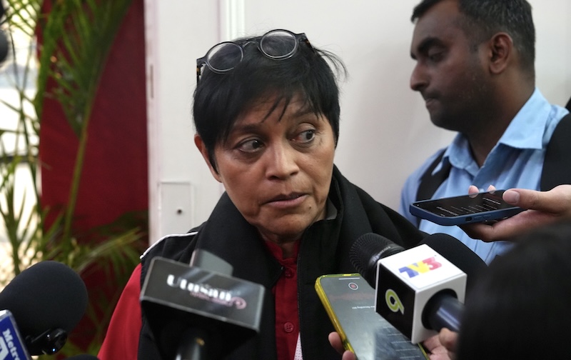 “Saya takda, saya pun tak tahu…”- Azalina nafi hadir mesyuarat penyingkiran Tuanku Muhriz “Saya takda, saya pun tak tahu…”- Azalina nafi hadir mesyuarat penyingkiran Tuanku Muhriz