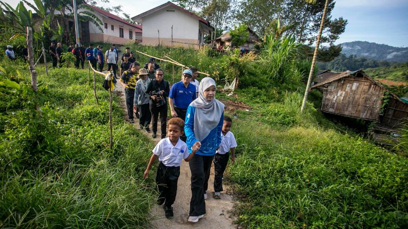 Guru-guru di pedalaman… tunggu saya ya! Semoga terus kuat demi anak Malaysia – Fadhlina Guru-guru di pedalaman… tunggu saya ya! Semoga terus kuat demi anak Malaysia – Fadhlina