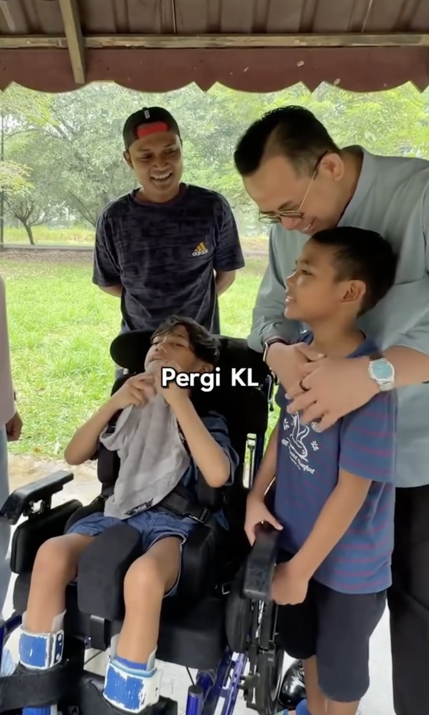“Merdeka ni jadi manis…” – Sim janji tunai impian keluarga anak palsi serebrum bercuti di KL “Merdeka ni jadi manis…” – Sim janji tunai impian keluarga anak palsi serebrum bercuti di KL