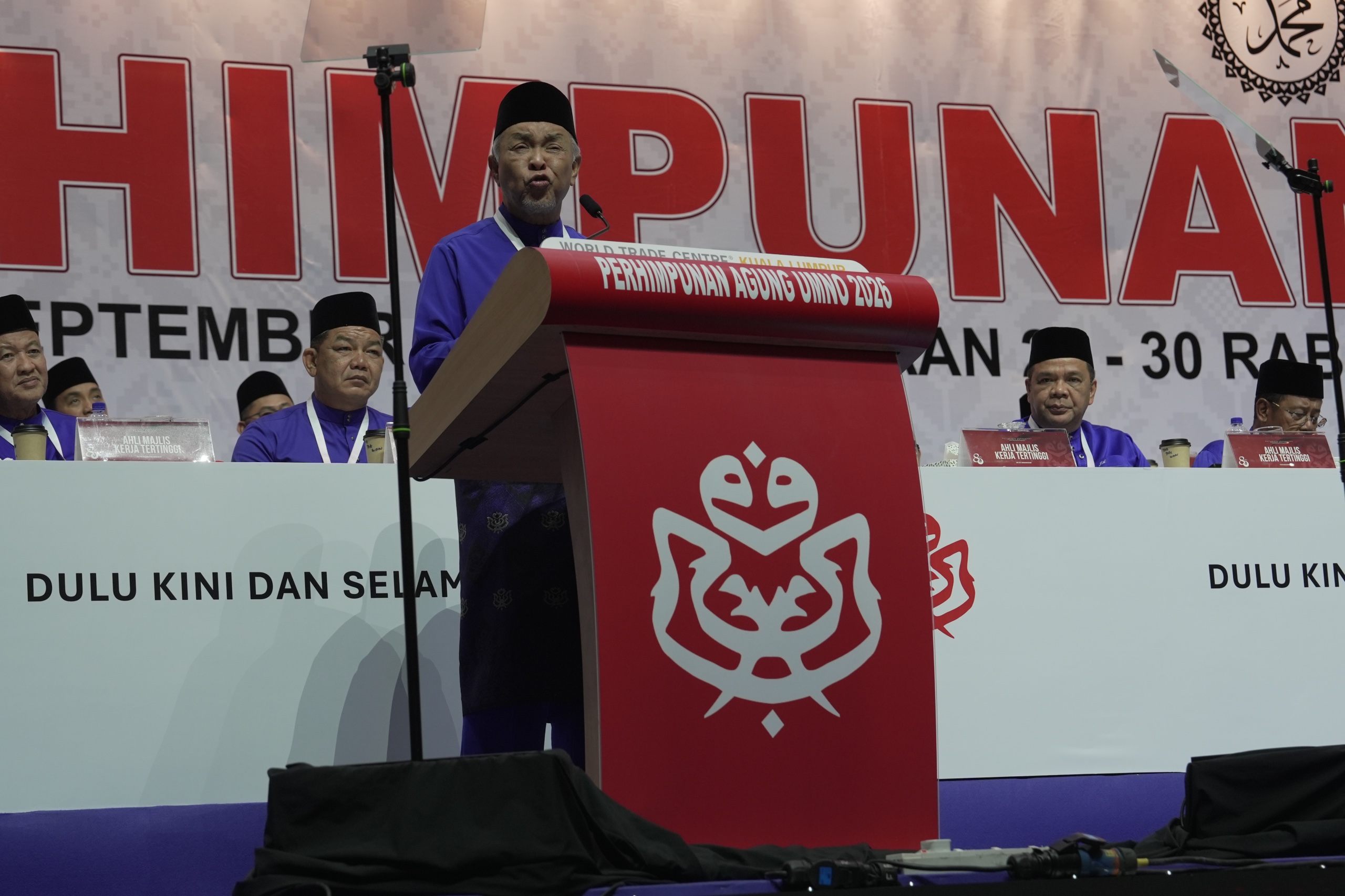 “Ceplos jangan cabar UMNO keluar Kerajaan Perpaduan!” – TPM Zahid “Ceplos jangan cabar UMNO keluar Kerajaan Perpaduan!” – TPM Zahid