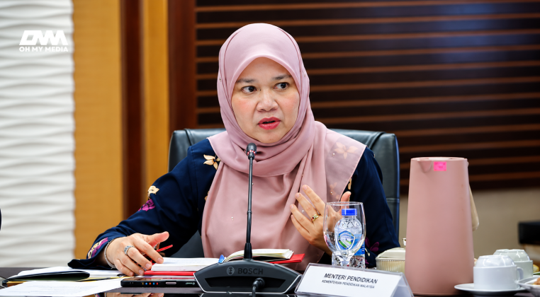Bimbang kesihatan anak terjejas akibat jerebu? Ibu bapa dibenar tak hantar anak ke sekolah – Fadhlina Bimbang kesihatan anak terjejas akibat jerebu? Ibu bapa dibenar tak hantar anak ke sekolah – Fadhlina
